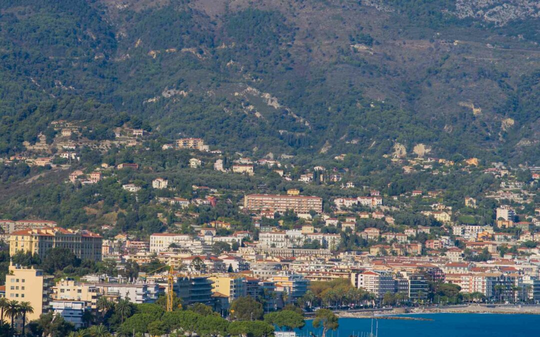 L’evoluzione della domanda di ville con piscina a Mentone